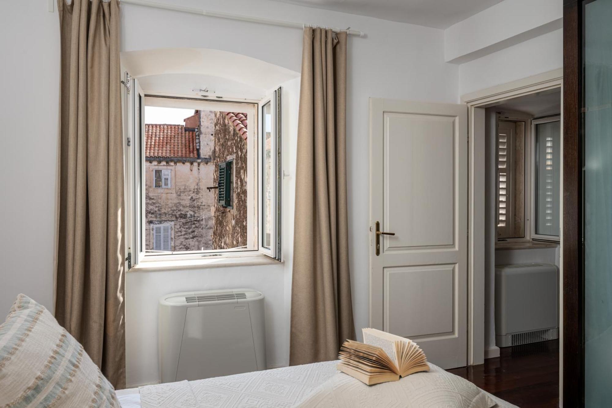 Mirabilis, Stunning Superior Villa, Old Town Villa